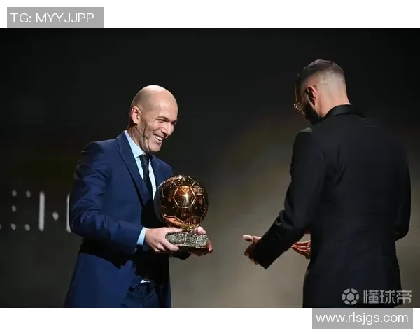 足坛巨星荣耀时刻纵览年度最佳球员奖项风云