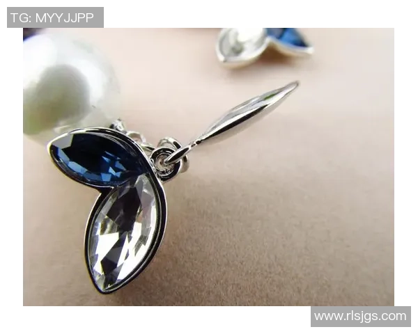 足球明星同款耳钉精选图集打造时尚运动风潮流饰品推荐