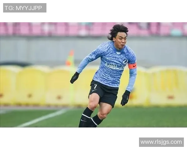 球星退役后的足球传奇：那些打动人心的告别歌曲与瞬间